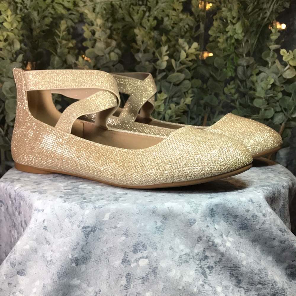Women’s Size 9.5M Dream Pairs Gold Sparkle Flats with Elastic Ankle Cross Bands